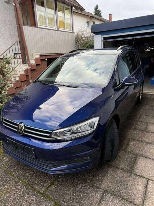 Blau Gebraucht 2021 VW Touran Comfortline Van / Kleinbus | 17.950 € (Superpreis) - Bild 1/3