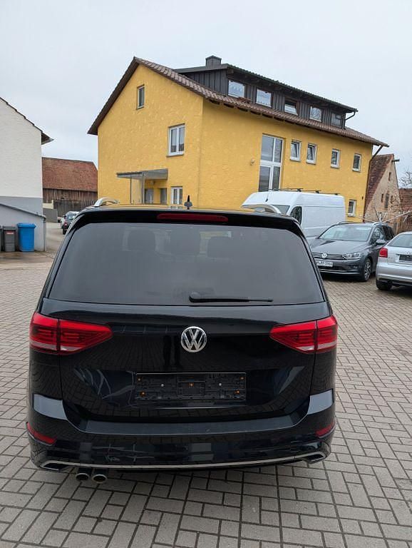 Gebraucht VW Touran Highline 190 PS (139 kW) 2016 Deepblackperleffekt Van / Kleinbus