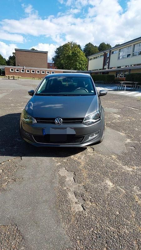 Grau Gebraucht 2010 VW Polo Comfortline Kleinwagen | 6.800 € (Fairer Preis) - Bild 1/4