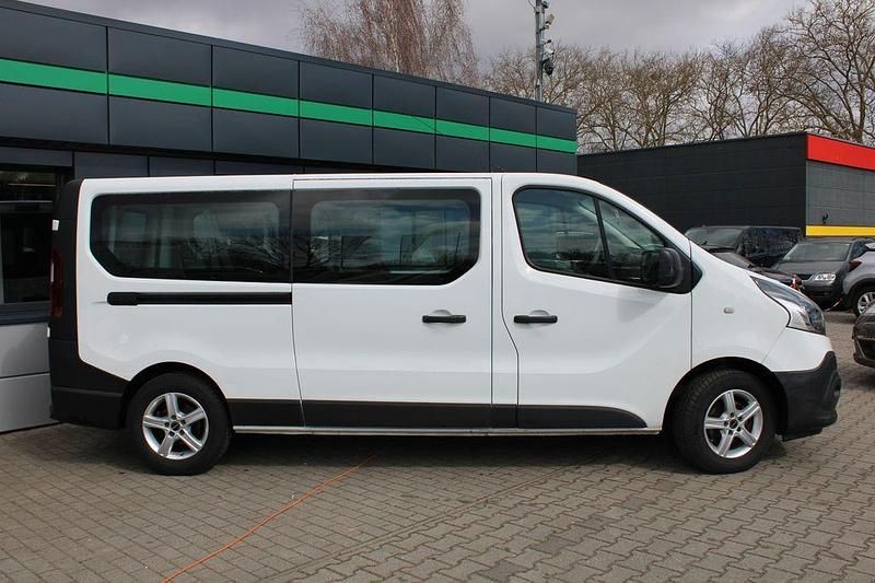 Second-hand Renault Trafic Expression 125 CP (91 kW) 2016 Alb Monovolum