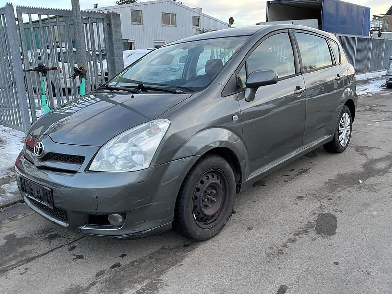 Grau Gebraucht 2006 Toyota Corolla Verso Van / Kleinbus | 2.450 € (Guter Preis) - Bild 1/4
