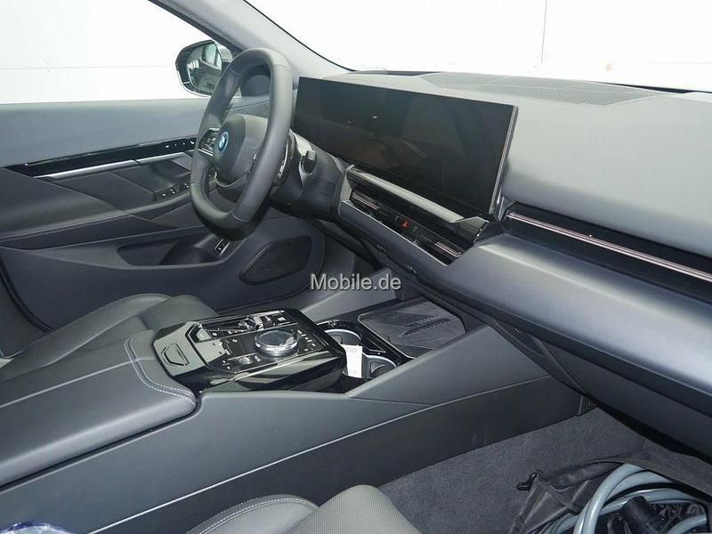 Gebraucht BMW 530e Sport Line 299 PS (219 kW) 2024 Grau Limousine