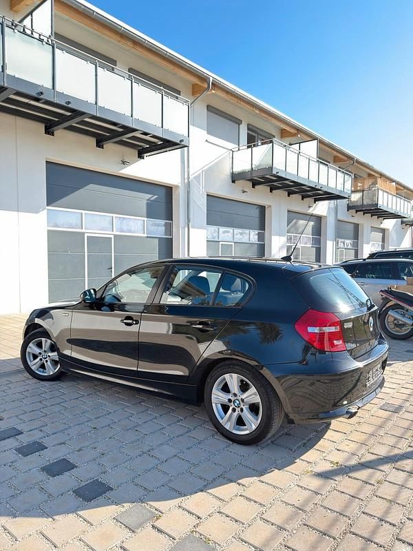 Gebraucht BMW 120 Advantage 177 PS (130 kW) 2010 Schwarz Kleinwagen