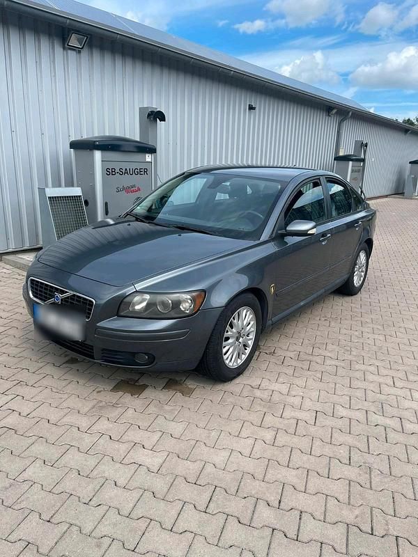 Grau Gebraucht 2004 Volvo S40 Limousine | 2.500 € - Bild 1/4