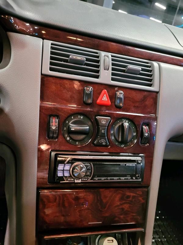 Gebraucht Mercedes E200 116 PS (85 kW) 2000 Grau Limousine