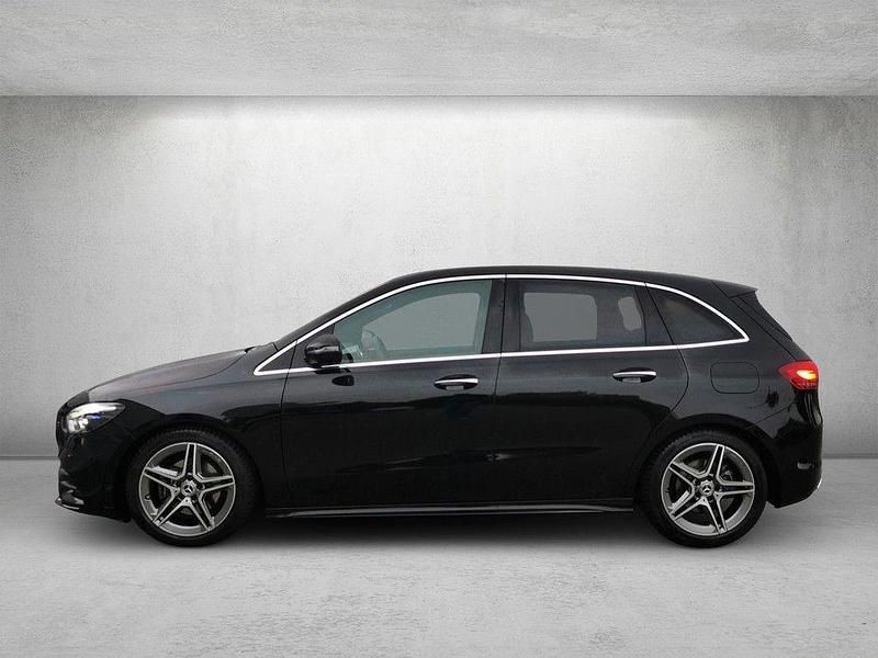 Gebraucht Mercedes B200 AMG line 163 PS (119 kW) 2023 Kosmosschwarz metalliclack Van / Kleinbus