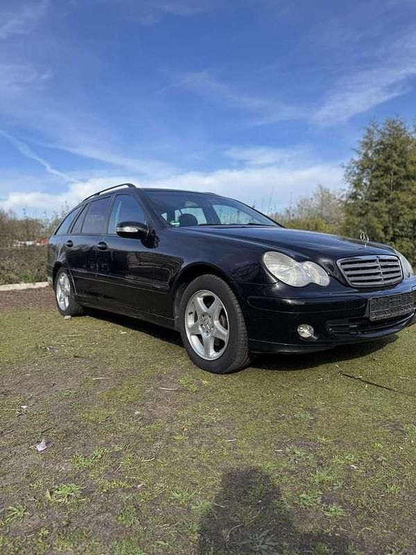 Second-hand Mercedes C200 Classic 122 CP (89 kW) 2004 Negru Break