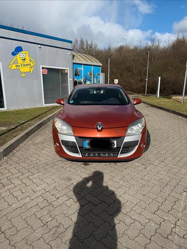 Gebraucht Renault Mégane 105 PS (77 kW) 2009 Orange Limousine