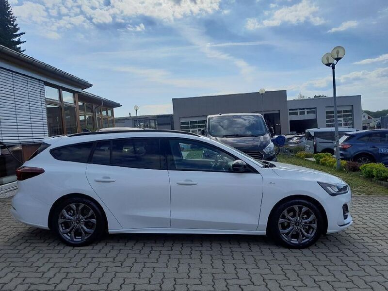 Gebraucht Ford Focus ST-Line 125 PS (91 kW) 2024 Weiß Limousine