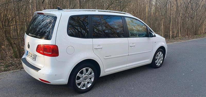 Gebraucht VW Touran 105 PS (77 kW) 2014 Weiß Van / Kleinbus