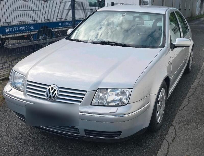 Grau Gebraucht 2000 VW Bora Limousine | 1.999 € (Fairer Preis) - Bild 1/4