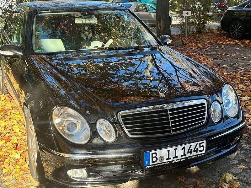 Gebraucht Mercedes E240 Avantgarde 177 PS (130 kW) 2005 Schwarz Limousine