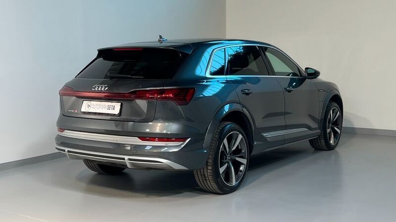 Gebraucht Audi e-tron Sport 369 kW (503 PS) 2022 Grau SUV
