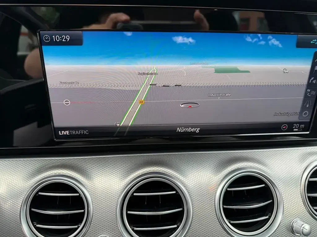 Gebraucht Mercedes E220 194 PS (142 kW) 2020 Grau Limousine