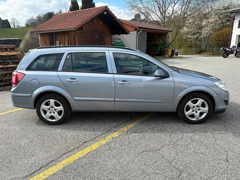 Gebraucht Opel Astra 116 PS (85 kW) 2008 Silber Kombi