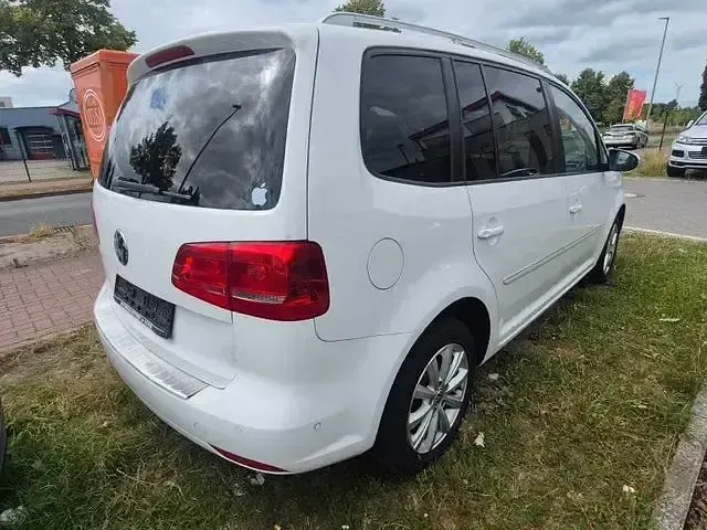 Gebraucht VW Touran Highline 105 PS (77 kW) 2011 Weiß Van / Kleinbus