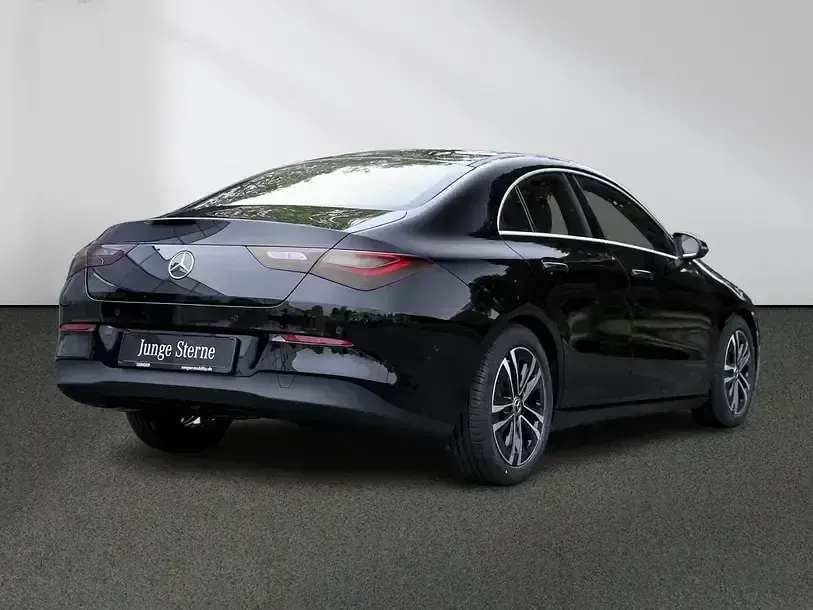 Gebraucht Mercedes CLA200 163 PS (119 kW) 2024 Unilack nachtschwarz Coupé