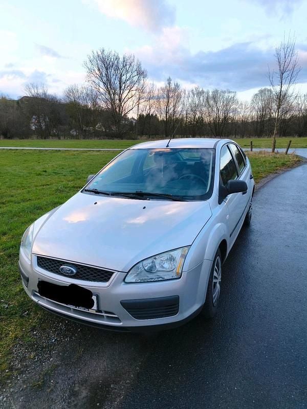 Gebraucht Ford Focus 115 PS (84 kW) 2006 Silber Limousine