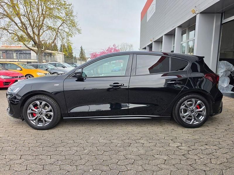 Gebraucht Ford Focus ST-Line 125 PS (91 kW) 2023 Agate black Limousine