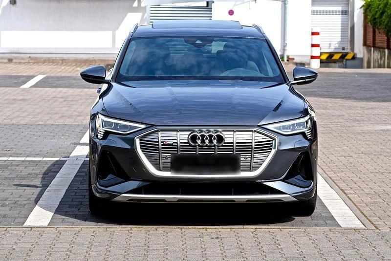 Gebraucht Audi e-tron S-Line 300 kW (408 PS) 2022 Grau SUV