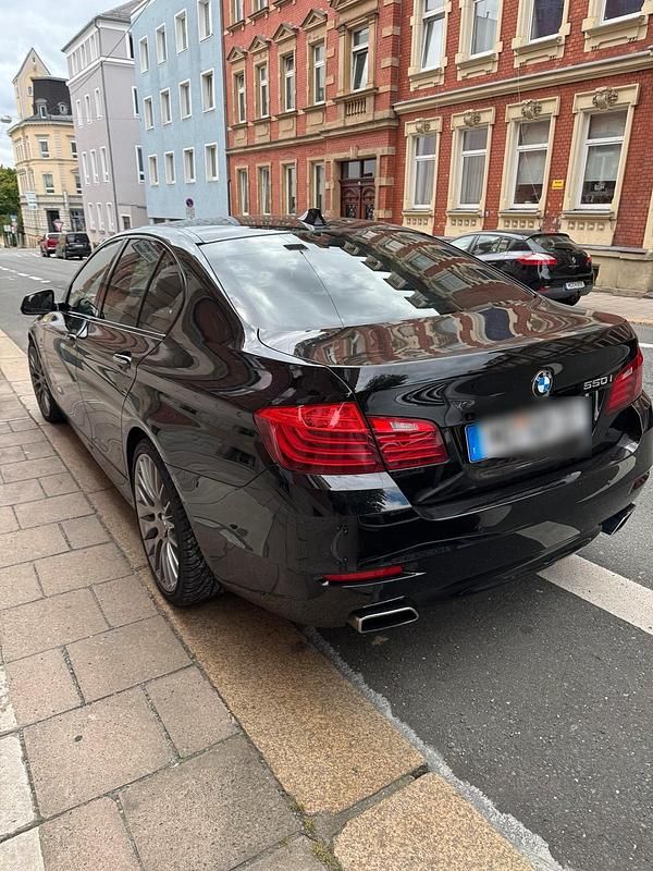 Schwarz Gebraucht 2016 BMW 550 Limousine | 27.999 € (Guter Preis) - Bild 1/4