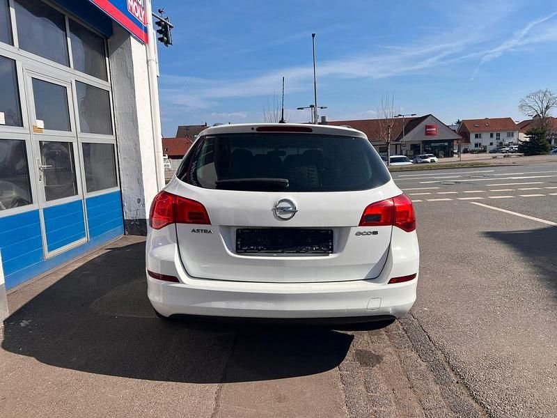 Usata Opel Astra 101 CV (74 kW) 2012 Bianco Station wagon