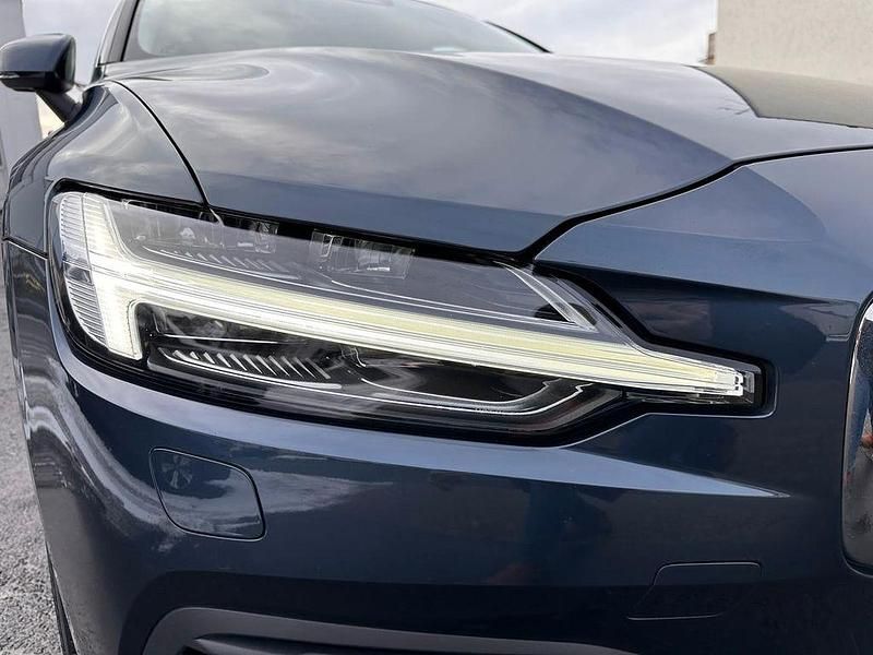 Gebraucht Volvo V60 Plus 398 PS (292 kW) 2022 Blau Kombi