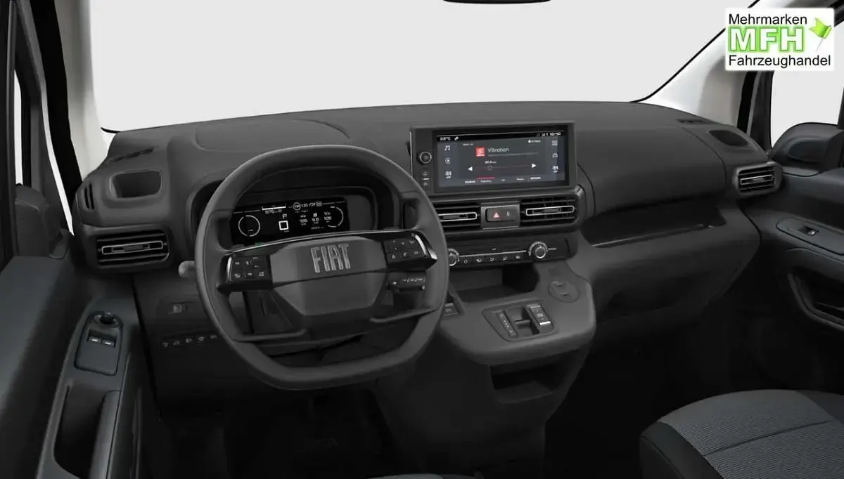 Neu Fiat Doblò 131 PS (96 kW) 2026 Cinema schwarz Van / Kleinbus