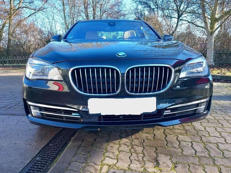 Gebraucht BMW 750 381 PS (280 kW) 2013 Schwarz Limousine