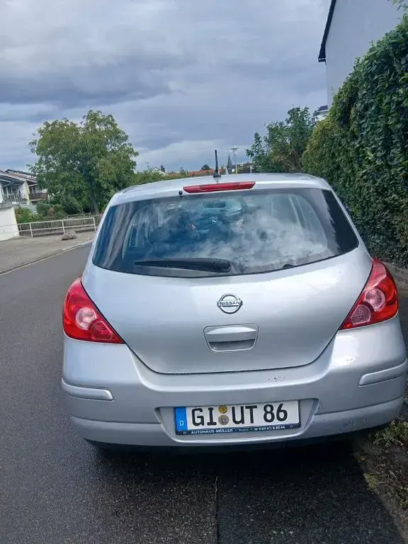 Gebraucht Nissan Tiida Acenta 110 PS (80 kW) 2010 Silber Limousine