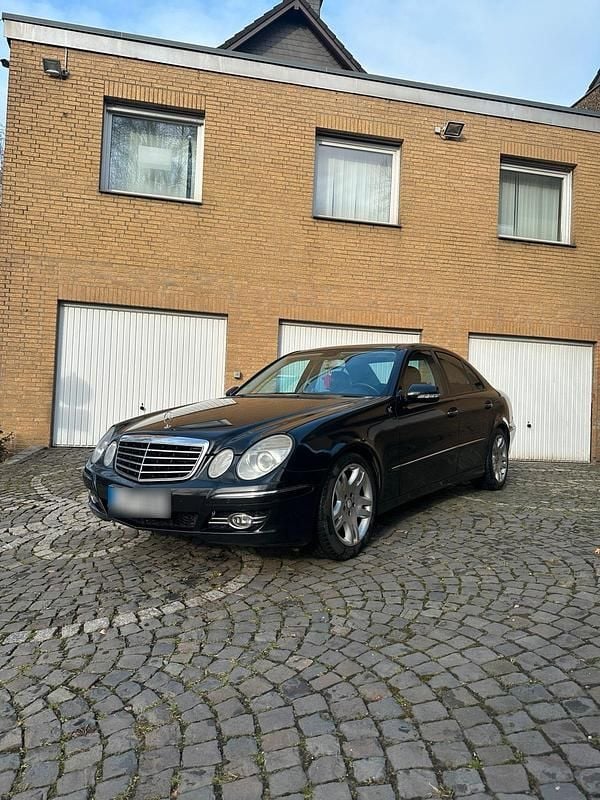 Gebraucht Mercedes E320 Avantgarde 224 PS (164 kW) 2006 Schwarz Limousine