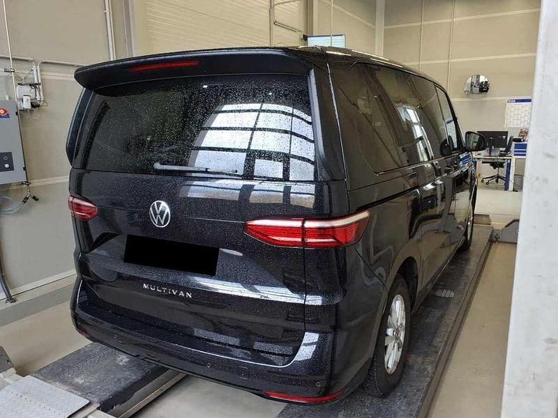 Gebraucht VW Multivan Basis 136 PS (100 kW) 2022 Schwarz Van