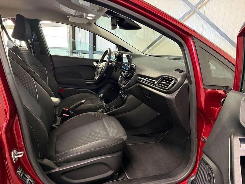Gebraucht Ford Fiesta Titanium 101 PS (74 kW) 2017 Rot Limousine