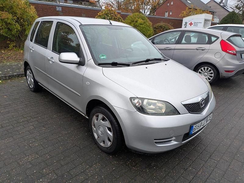 Silber Gebraucht 2005 Mazda 2 Exclusive Limousine | 1.199 € (Fairer Preis) - Bild 1/4