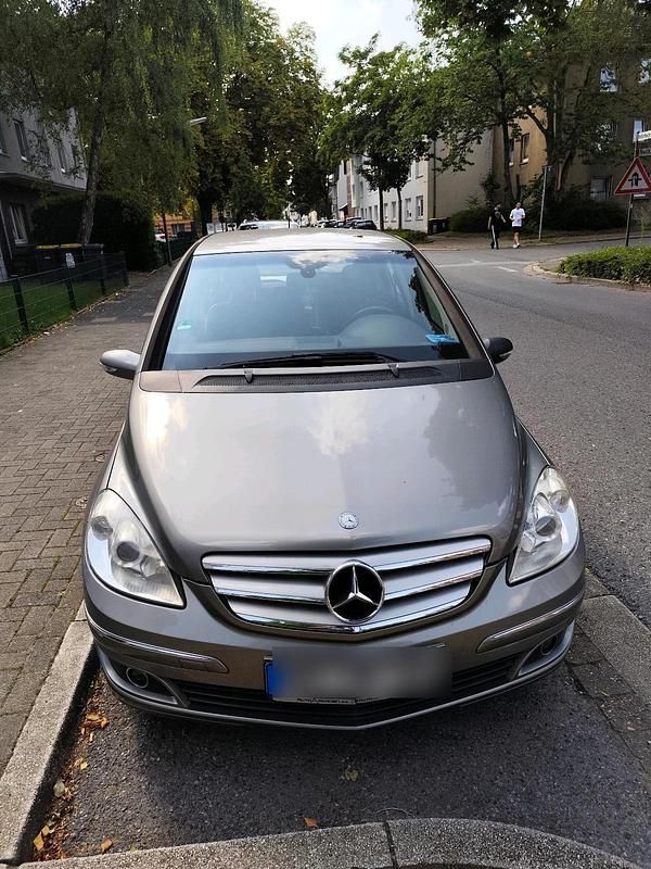 Silber Gebraucht 2006 Mercedes B200 Van / Kleinbus | 1.900 € (Etwas zu teuer) - Bild 1/4