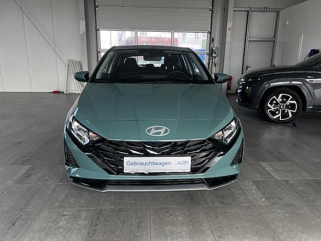 Gebraucht Hyundai i20 Select 101 PS (74 kW) 2025 Grün Kleinwagen