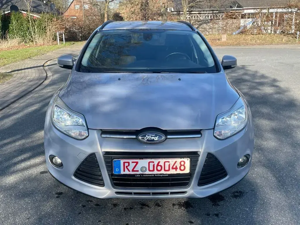 Gebraucht Ford Focus 101 PS (74 kW) 2014 Grau Limousine
