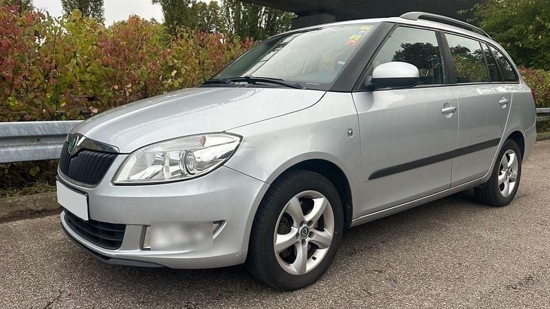 Silber Gebraucht 2013 Skoda Fabia Kombi | 3.300 € (Superpreis) - Bild 1/4