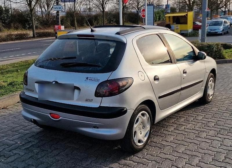 Gebraucht Peugeot 206 75 PS (55 kW) 2000 Silber Limousine