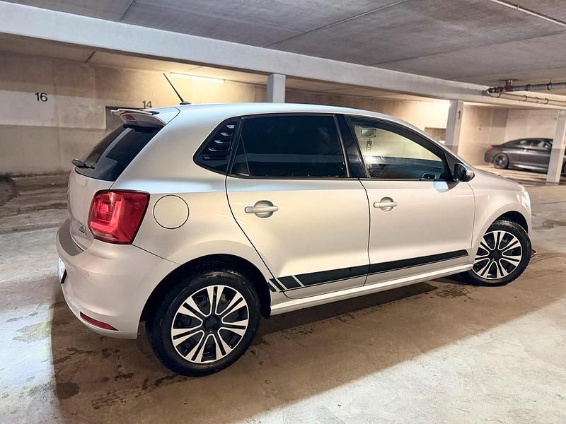 Gebraucht VW Polo 90 PS (66 kW) 2017 Grau Kleinwagen
