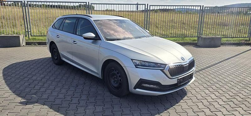 Silber Gebraucht 2024 Skoda Octavia Ambition Limousine | 23.900 € (Superpreis) - Bild 1/4
