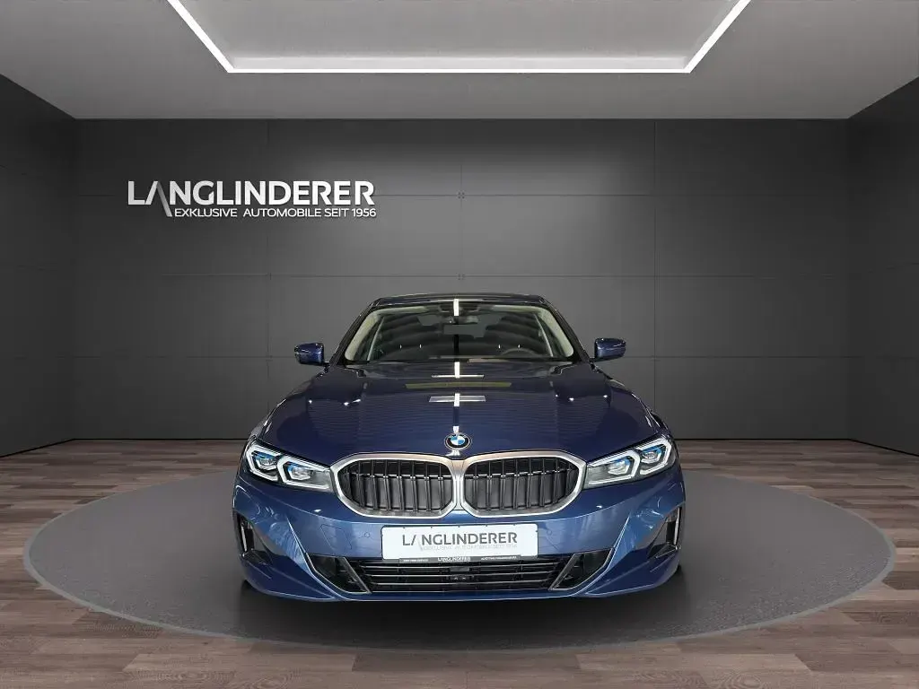 Gebraucht BMW 320 184 PS (135 kW) 2024 Phytonicblau metallic Limousine