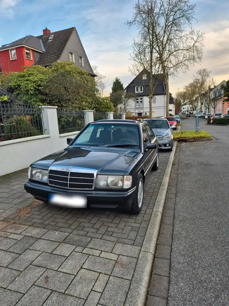 Gebraucht Mercedes 190 122 PS (89 kW) 1989 Schwarz Limousine