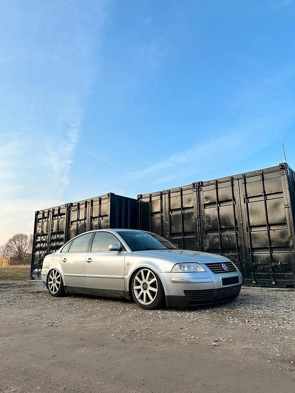 Second-hand VW Passat 131 CP (96 kW) 2000 Argintiu Berlinǎ