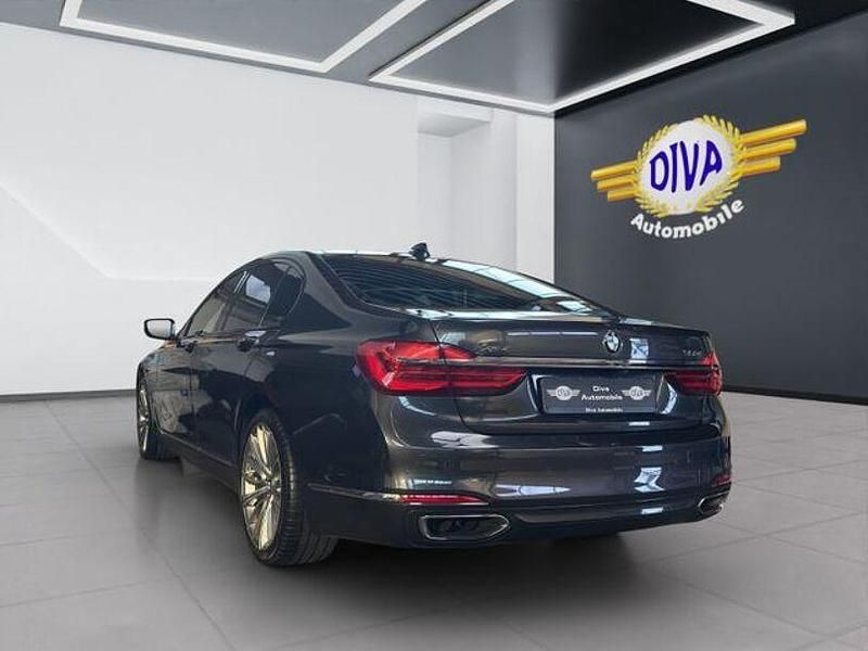 Gebraucht BMW 750 Executive 449 PS (330 kW) 2016 Grau Limousine