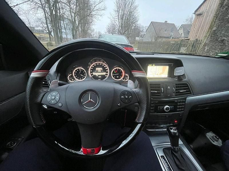 Gebraucht Mercedes E220 AMG 170 PS (125 kW) 2012 Silber Coupé