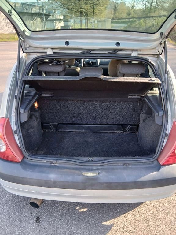 Second-hand Renault Clio II 75 CP (55 kW) 2004 Gri Berlinǎ