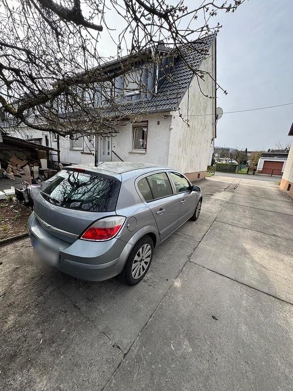 Gebraucht Opel Astra 105 PS (77 kW) 2006 Silber Limousine