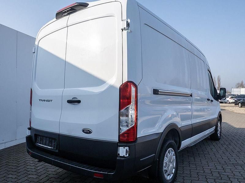 Gebraucht Ford Transit Trend 131 PS (96 kW) 2022 Weiss / frozen white Limousine