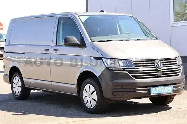 Gebraucht VW T6.1 110 PS (80 kW) 2022 Mojave beige (metallic) Van